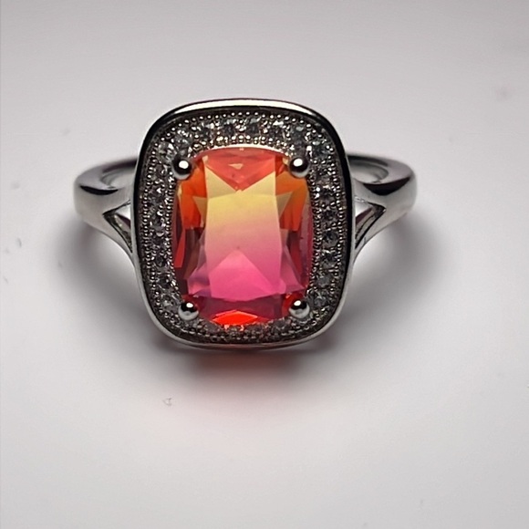 Beautiful Color Changing Stone with Halo  Fashion Ring  Size 7 - Picture 8 of 8